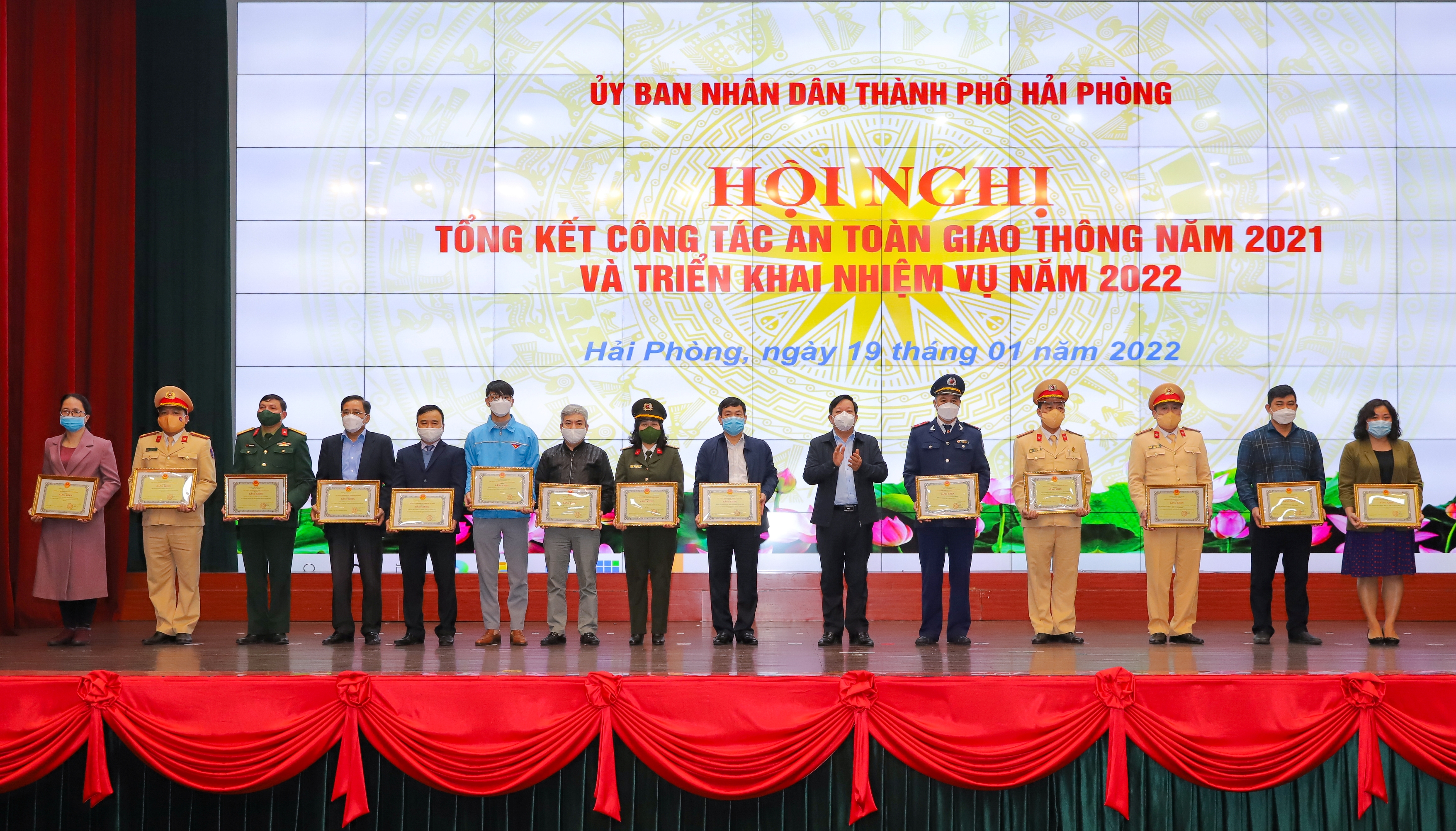 UBND thành phố tổng kết an toàn giao thông thành phố năm 2021, triển khai nhiệm vụ năm 2022